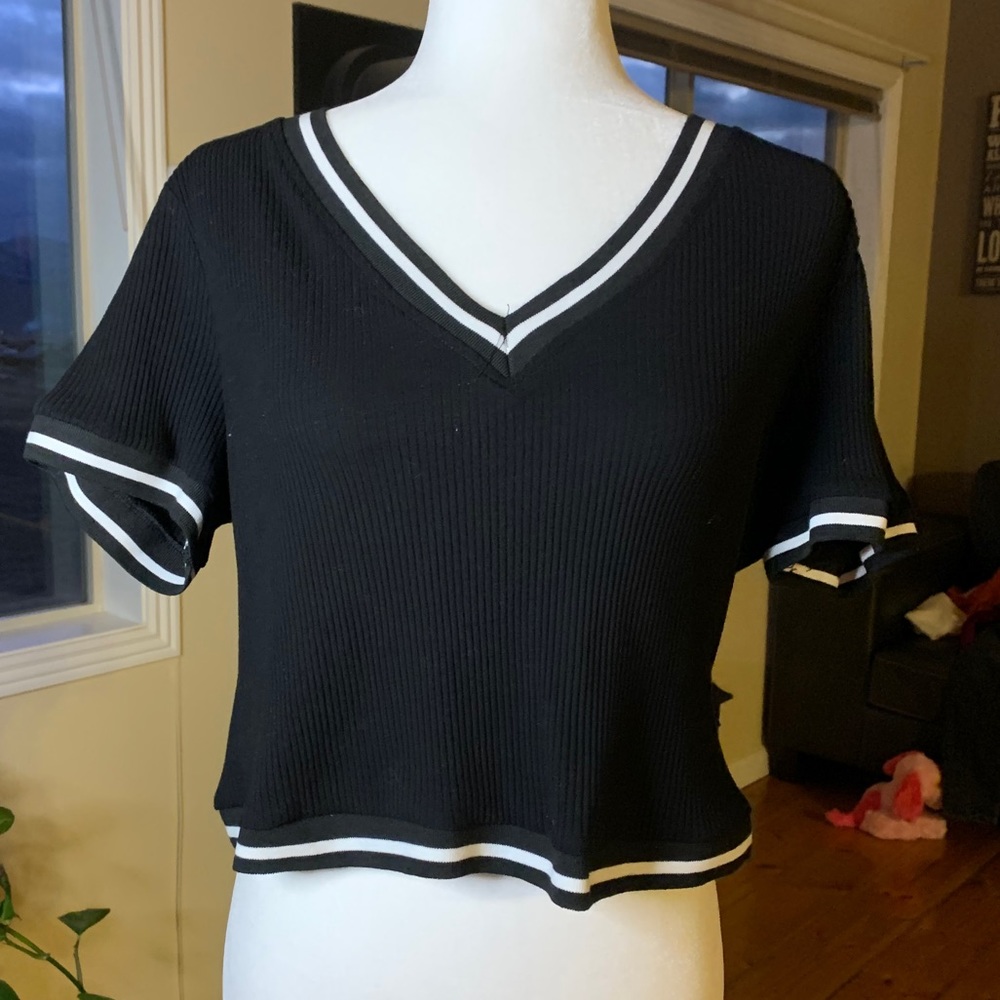 Cropped V Neck